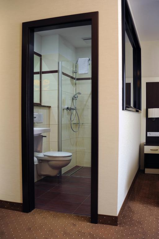 Standard  Room,1104051828:JPEG